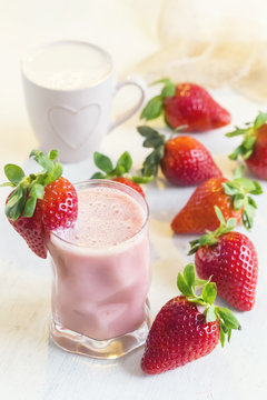 Strawberry smoothie. Detox superfood