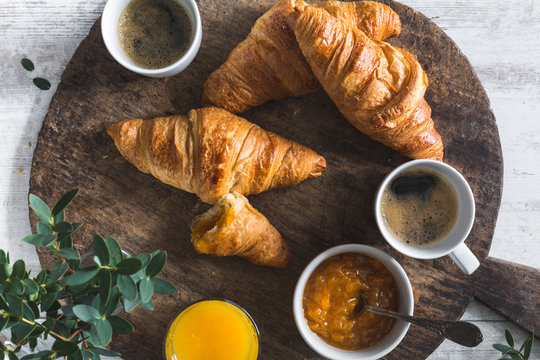 Croissants et Café pour le Petit Déjeuner