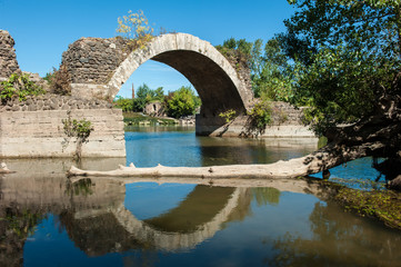 Fototapeta na wymiar Römerbrücke von Saint-Thibéry