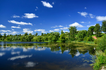 Obraz na płótnie Canvas Beautiful lake