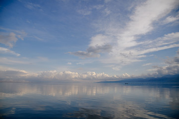 Fototapeta na wymiar Reflection on the lake