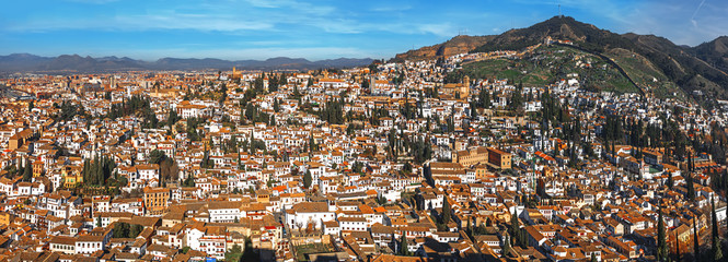 Obraz premium Panoramic View of the city of Granada and Neighborhood of the Albaicin from the Alhambra Watch Tower. Granada, Spain.