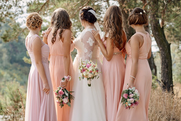 Wedding flowers in hand the bride and her bridesmaids. A feast for brides