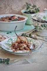 Crumble with blue cheese and pear