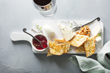 Small cheeseboard with baguette