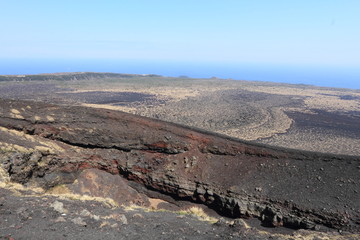 三原山　割れ目噴火口