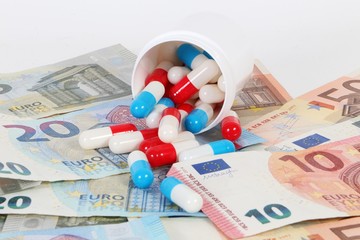 different euros and a heap of colorful capsules are lying in the studio