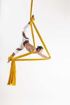 Man making acrobatic dance with fabrics