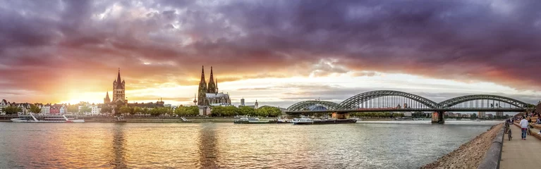 Köln, Rheinufer mit Dom, Groß St. Martin und Hohenzollernbrücke © Sina Ettmer