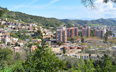 Obraz premiumPaisajes desde montaña en Barcelona
