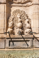Brunnen am ehemaligen Bischofspalast in Narbonne