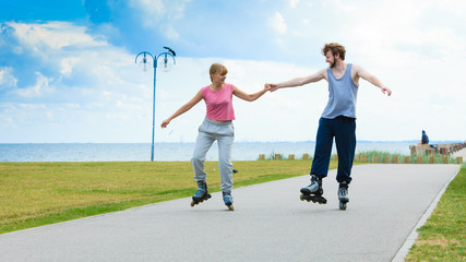 Obraz premium roller skater couple skating outdoor