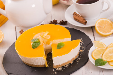 Lemon cheesecake. 