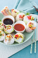 Fruehlingsrolle mit Glasnudeln