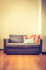 Sofa in Studentenzimmer, Textfreiraum