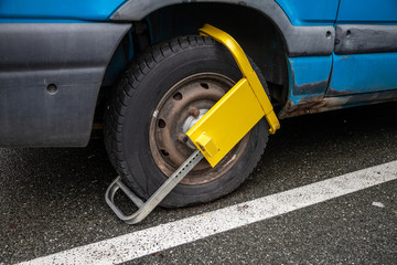 yellow wheel lock device on a blue van in germany