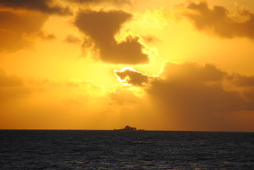 tuamotu sunset