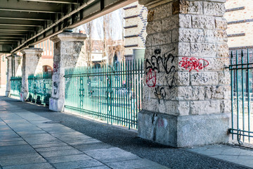 Grafiti - Oberbaumbrücke - obrazy, fototapety, plakaty