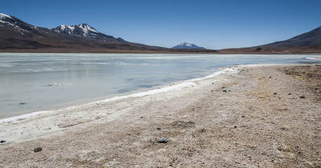 Fototapeta na wymiar Laguna Chiarkota - Chair KKota (4700 mt) is a shallow saline lake in the southwest of the altiplano of Bolivia, close to the border with Chile
