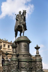 Obraz premium King Johann horse rider statue, John of Saxony Monument in front of opera house Semperoper concert hall in Dresden, Germany