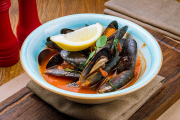 Mussels in tomato sauce