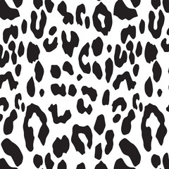 Fototapeta na wymiar Trendy Leopard or cheetah skin seamless pattern, animal fur. Fabric design, wrapping paper, textile.