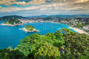 Obraz premium Panoramic aerial view of San Sebastian (Donostia) Spain