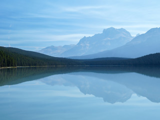 Naklejka na ściany i meble Mountains reflected in calm lake