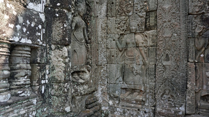 angkor wat wall figures