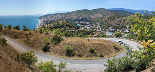 Fototapeta na wymiar Beautiful views of the mountains and the sea of the Crimean peninsula and the serpentine road.