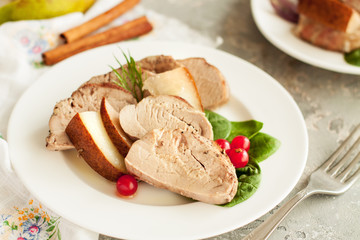 Pear cinnamon slow cooked porkloin