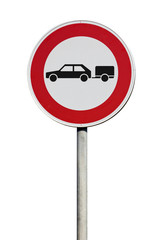 Verkehrsschild Durchfahrt f&uuml;r PKW mit Anh&auml;nger verboten