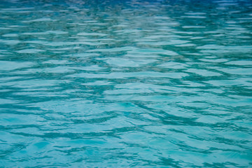 Obraz premium clear turquoise water with sun reflections