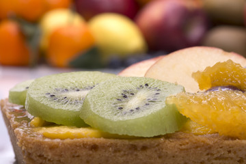 primo piano di una crostata di frutta 