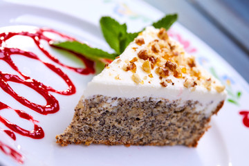 carrot cake with nuts