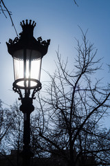 Farola a contraluz
