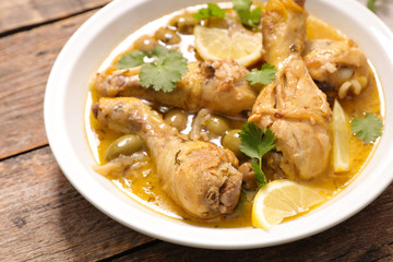 chicken leg cooked with olive, coriander and lemon