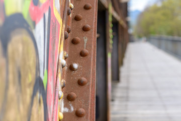 Obraz premium Deserted old rusty iron bridge with graffiti