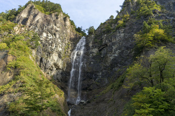 秋の白山白川郷ホワイトロード　ふくべの大滝