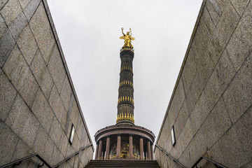 Goldelse auf Siegessäule in Berlin am großen Stern