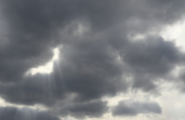 空と雲「空想・雲のモンスター（左側に日本列島のイメージなど）」日本列島,日本,日本地図,日本の黎明,日本経済,光明などのイメージ