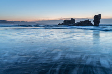 Fototapeta premium taking advantage of the few sunny days of this rainy spring, sunset on the beach of Bayas