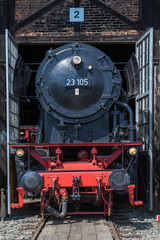 Obraz premium Dampflokomotive im Süddeutschen Eisenbahnmuseum in Heilbronn