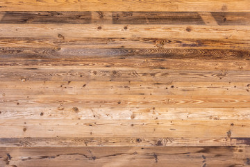 Eine Holzwand mit schöner Holzmaserung