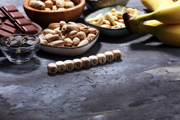 Products containing magnesium: bananas, pumpkin seeds, cashew nuts, peanuts and pistachios