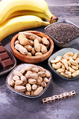 Products containing magnesium: bananas, pumpkin seeds, cashew nuts, peanuts and pistachios