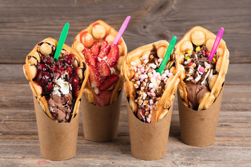 Verschiedene Sorten Bubble Waffel Eis to go