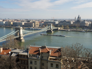 Obraz premium Panoramic view of Szechenyi Chain Bridge over Danube, Budapest, Hungary at daytime