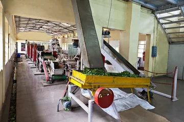 Tafelkleed Tea factory, India © saiko3p