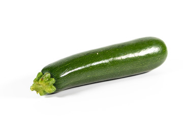 Einzelne Zucchini isoliert auf weißem Hintergrund